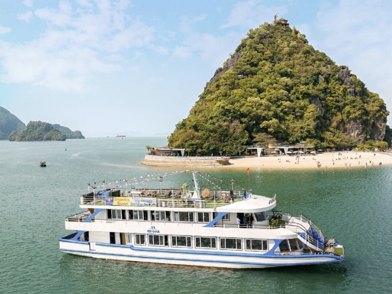  Springtime getaway in Ha Long